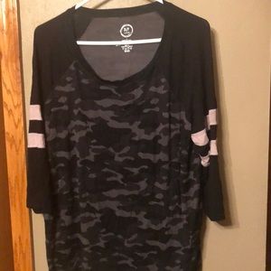 Scoop neck tee.  3/4 sleeves.